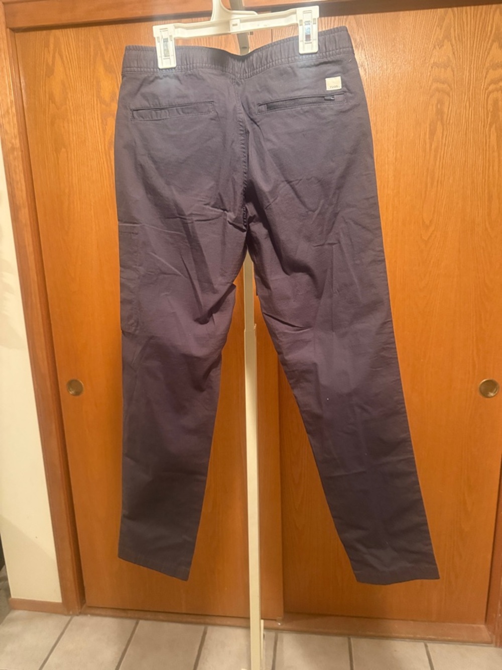 Vuori  Women’s Gray Drawstring Joggers with Zip Pocket - Picture 7 of 7